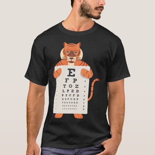 and Cute Tiger with Glasses holding an Eye Chart   T-Shirt (Vorderseite)