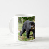 Andenbär, der auf dem Gras-PostkartenT - Shirt spa Kaffeetasse (Vorderseite Links)