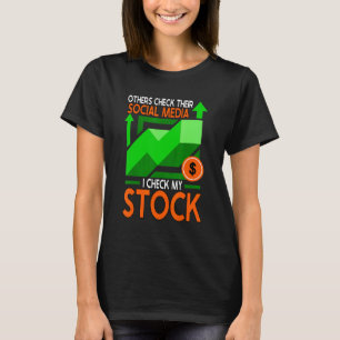Andere Karo ihre sozialen Medien Ich Karo meine Ak T-Shirt