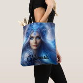 Andere weltlich göttliche blaue Töne. Bearbeitbare Tasche (Von Nahem)