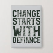 Ändern beginnt mit der Defiance-Taste Button (Vorderseite)