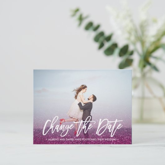 ÄNDERN DER DATUM typografie Glitzer Lila Foto Ankündigungspostkarte (Stehend Vorderseite)