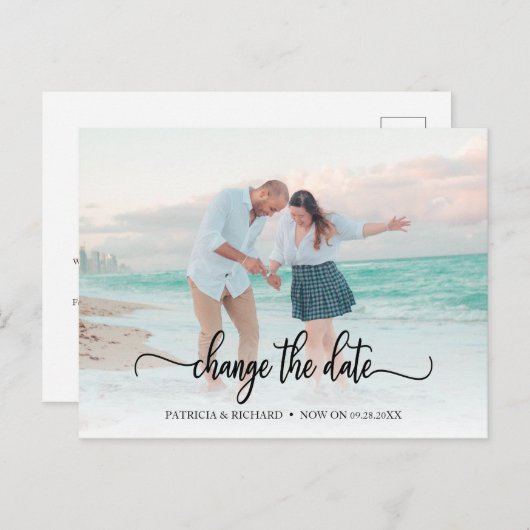 Ändern Sie das Datum Hochzeit verschoben Chic Scri Postkarte (Vorne/Hinten)