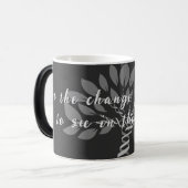 Ändern Sie das Typografie-Zitat Verwandlungstasse (Vorderseite Links)