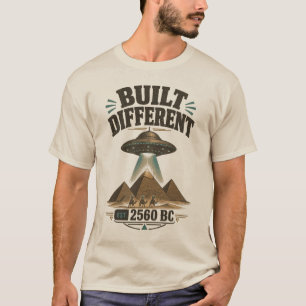 Anders gebaute antike Alien-Pyramiden UFO-T-Shirt T-Shirt