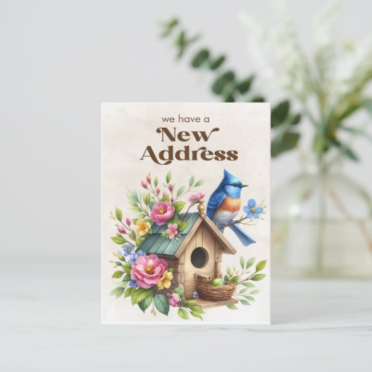 Änderung der Anschrift Birdhouse Blue Bird-Blume Ankündigungspostkarte (Stehend Vorderseite)