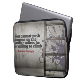 Andrew Carnegie Inspiration Zitat "Push up" Laptopschutzhülle (Vorderseite Links)