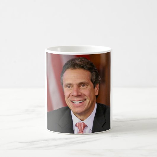 Andrew Cuomo Tasse (Mittel)