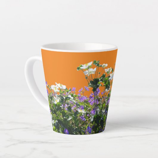 Anemone und Geranerkruste. Orange Latte Tasse (Linke Ecke)