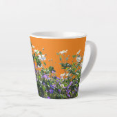 Anemone und Geranerkruste. Orange Latte Tasse (Rechte Ecke)
