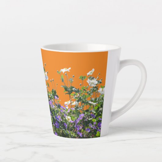 Anemone und Geranerkruste. Orange Latte Tasse (Rechts)