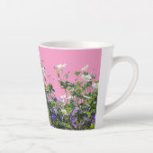 Anemone und Geranerkruste. Rosa Latte Tasse (Rechts)