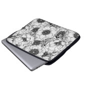Anemonengarten in Schwarzweiß Laptopschutzhülle (Vorne Knopf)