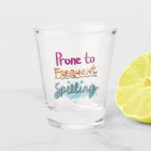 Anfällig für häufige Verschüttung Schnapsglas (Vorderseite)