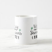 anfällig für Shenanigans und Malarkey Kaffeetasse (Mittel)