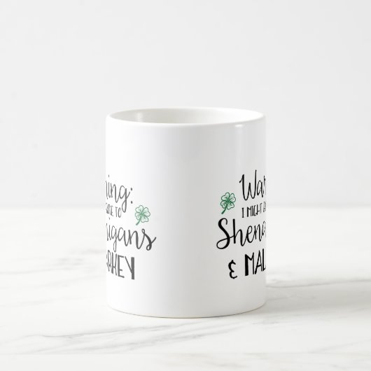 anfällig für Shenanigans und Malarkey Kaffeetasse (Mittel)