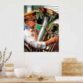 ANFANG UNTER $20 - Tuba Player Poster (Küche)