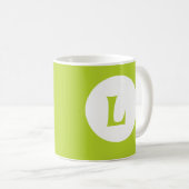 Anfänglich Neon Lime Green Monogram Kaffeetasse (VorderseiteRechts)