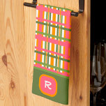 Anfängliche rosa grüne Kariert Chic Monogram Geschirrtuch<br><div class="desc">Chic Pink Kariert Personalisiert Initial Modern Kitchen Handtuch. Diese farbenfrohen Küchenhandtücher sind perfekt,  um Ihre Küche farbenfroh zu gestalten. Pair es mit einer Flasche Wein und es ist ein großes personalisiertes Geschenk für Freunde,  Familie,  Mitarbeiter,  Nachbarn,  etc.. Für weitere Geschenkideen,  vergewissern Sie sich,  Karo aus dem Inspirivity Zazzle Geschäft.</div>