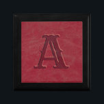 Anfängliche rote Ledertextur Erinnerungskiste<br><div class="desc">Diese personalisierte rustikale Geschenkboxen ist mit einem Imitat aus rotem Leder strukturiert Hintergrund mit einem mit Monogramm Initial für Sie personalisieren. Entworfen von dem weltbekannten Künstler ©Tim Coffey.</div>