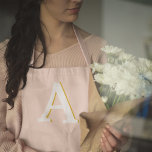 Anfangs Monogram Blush Pink Vintage Typography Schürze<br><div class="desc">Ein einfaches minimalistisches Design mit einer Vintagen Retro-Typografie in Weiß mit einem goldenen Schatten auf einem rot-rosa Hintergrund. Der Brief kann einfach angepasst werden,  um Ihr eigenes Monogramm-Design zu erstellen!</div>