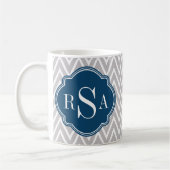 Anfangsbuchstabe der grauen Zickzack Navy Kaffeetasse (Links)