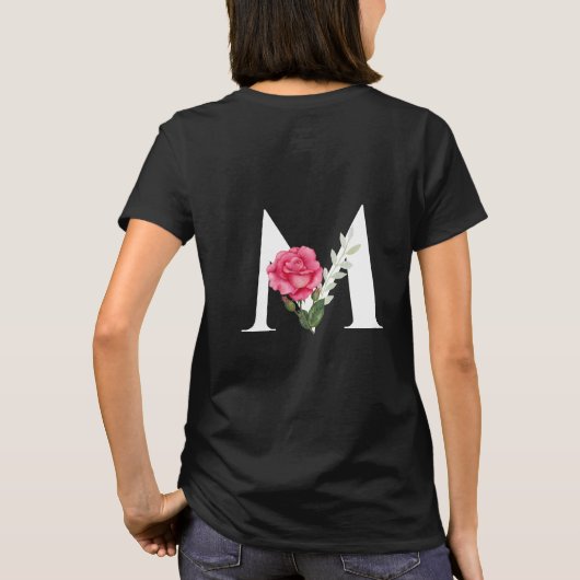 Anfangsbuchstabe M in Weiß mit rosa Rose T-Shirt (Rückseite)