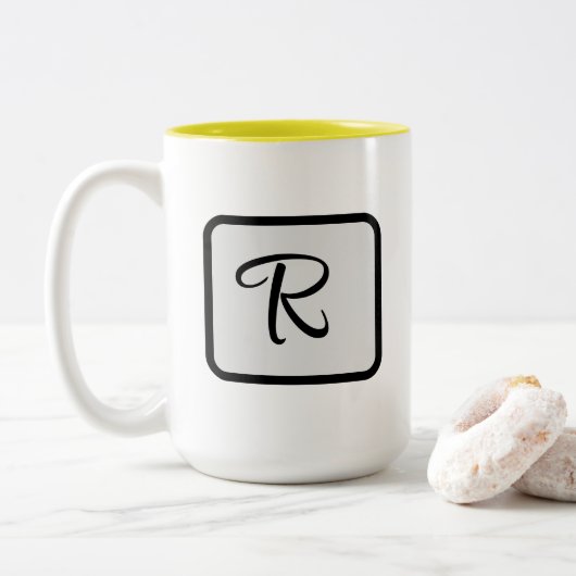 Anfangsbuchstabe Monogramm Logo Gelbe Kaffeetasse (Mit Donut)