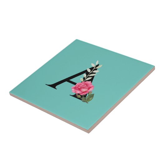 Anfangsbuchstaben A in weißer rosa Rose Fliese (Seite)