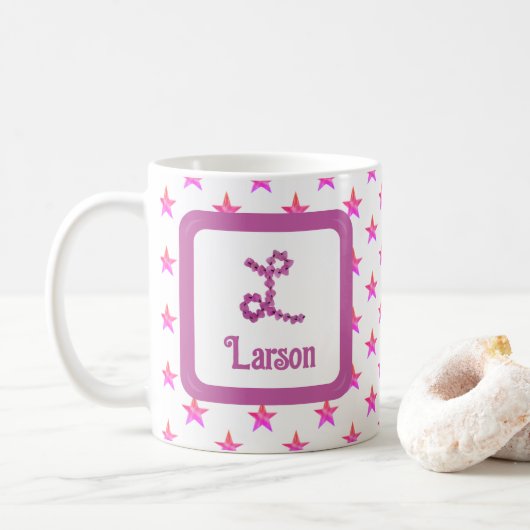 Anfangsbuchstaben L Sterne Rosa Blume Monogramm Kaffeetasse (Mit Donut)