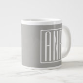 Anfangsbuchstaben Monogramm | Weiß auf Hellgrau Jumbo-Tasse (Vorderseite Rechts)