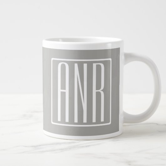 Anfangsbuchstaben Monogramm | Weiß auf Hellgrau Jumbo-Tasse (Rechts)
