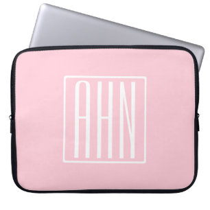 Anfangsbuchstaben Monogramm Weiß auf Hellrosa Laptopschutzhülle