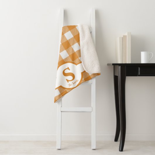 Anfangsmonogramm Orange und Weiß Kariert Sherpadecke (Beispiel)