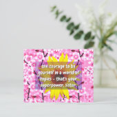 Anführungszeichen für Stärke und Courage | Floral Postkarte (Stehend Vorderseite)