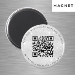 Angaben zur Hochzeitsseite QR-Code uAwg silber Magnet<br><div class="desc">Fügen Sie Ihre URL für Ihre Hochzeitswebsite hinzu. Für Informationen,  Details,  Online-uAwg. Ein Imitat silber aussehender Hintergrund,  schwarzer Text.</div>