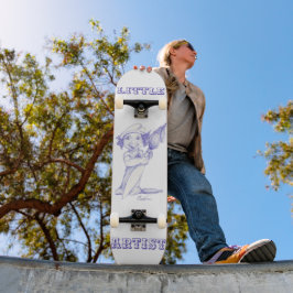 angehende kleine Künstlerin Skateboard