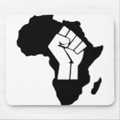 Angehobene Faust Afrika Mousepad (Vorne)