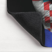 Angehobene geballte Faust mit kroatischer Flagge Mousepad (Ecke)