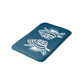 Angel fish Sea Blue & White Küstenfischerei Deko Badematte (Schrägansicht)