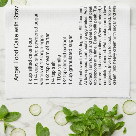 Angel Food Cake mit Strawberry Rhubarb Handtuch (Gefaltet)
