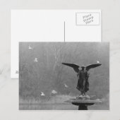 Angel-Skulptur im Teich Postkarte (Vorne/Hinten)