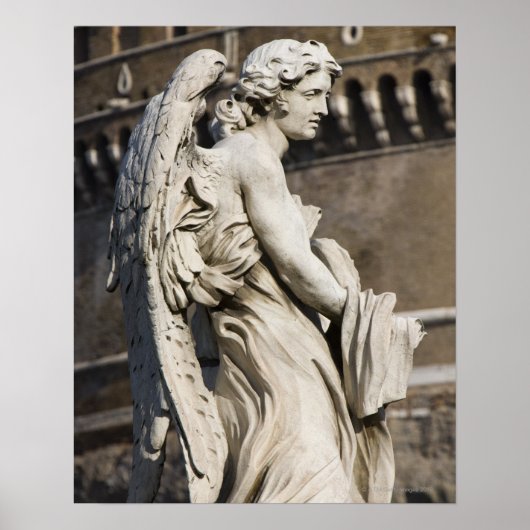 Angel-Skulptur mit Bekleidung und Würfeln auf Sant Poster (Vorne)