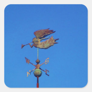 Angel Weather Vane Bright Blue Sky Quadratischer Aufkleber