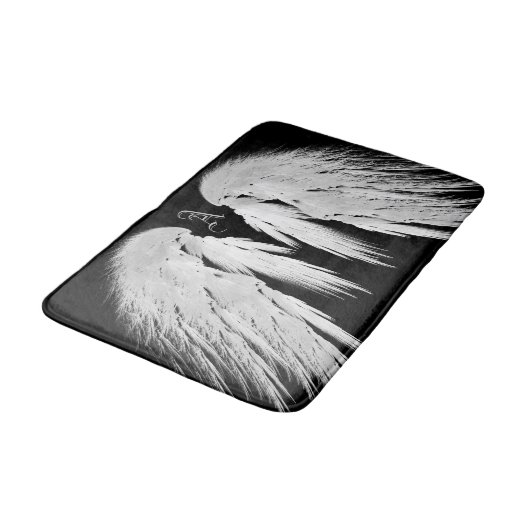 ANGEL WINGS Gray Touched Feathers Custom Monogram Badematte (Schrägansicht)