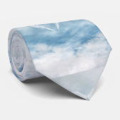 Angel Wings in Cloudy Blue Sky Krawatte (Gerollt)