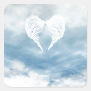 Angel Wings in Cloudy Blue Sky Quadratischer Aufkleber