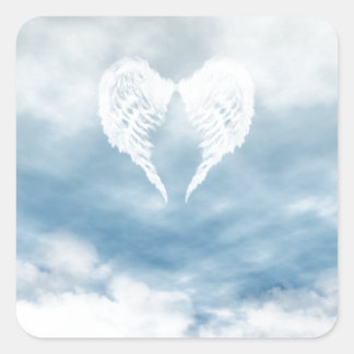 Angel Wings in Cloudy Blue Sky Quadratischer Aufkleber