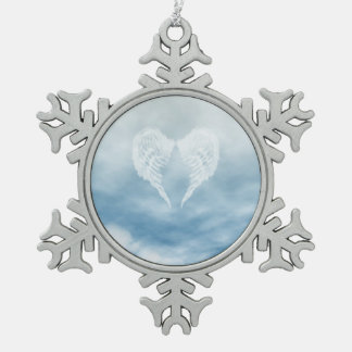 Angel Wings in Cloudy Blue Sky Schneeflocken Zinn-Ornament