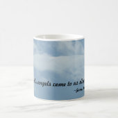 Angel Wings in den Wolken 15 oz. Tasse (Mittel)